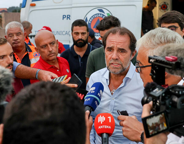 Albuquerque anuncia mais faixas corta-fogo e investimento em mais meios de combate a fogos