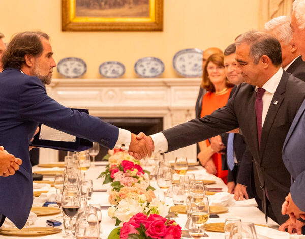 União entre Regiões Autónomas decorre da necessidade de resolver problemas comuns.