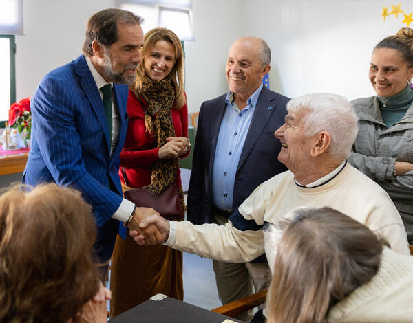Albuquerque desejou Boas Festas a utentes de lares 
