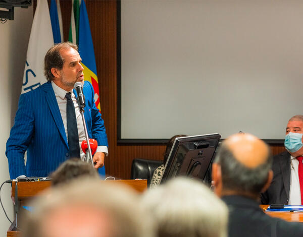 Albuquerque quer Região a suportar sobrecusto de 34% na área da Saúde