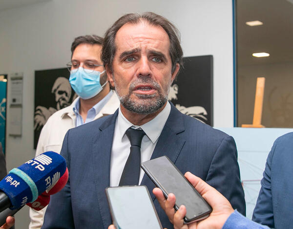 Medidas essenciais para a contenção da pandemia e vivência do Natal e Fim-de-Ano sem constrangimentos