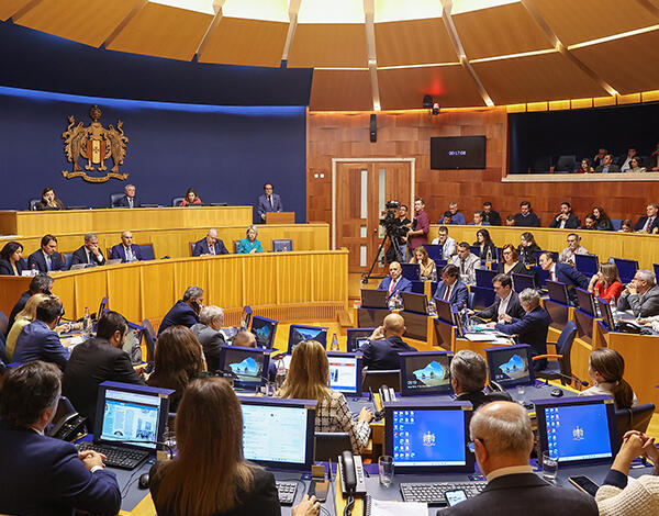 mais um número circense de irresponsabilidade política total