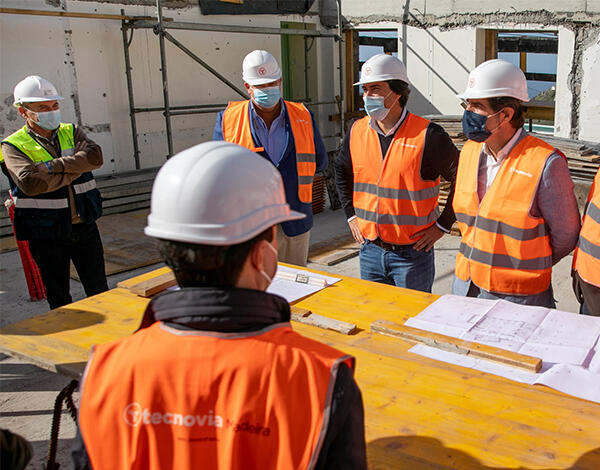 Albuquerque visitou obra de requalificação do Centro de Saúde do Arco da Calheta 