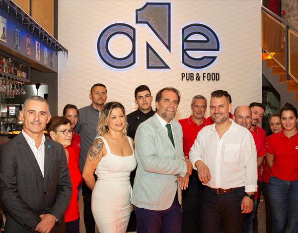 Albuquerque visita “gastro pub” em Machico