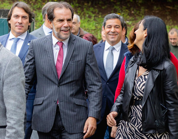 Albuquerque visitou o reabilitado polidesportivo da Secundária da Calheta 