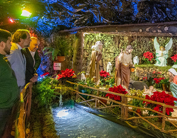 Miguel Albuquerque elogia presépio do Jardim da Serra