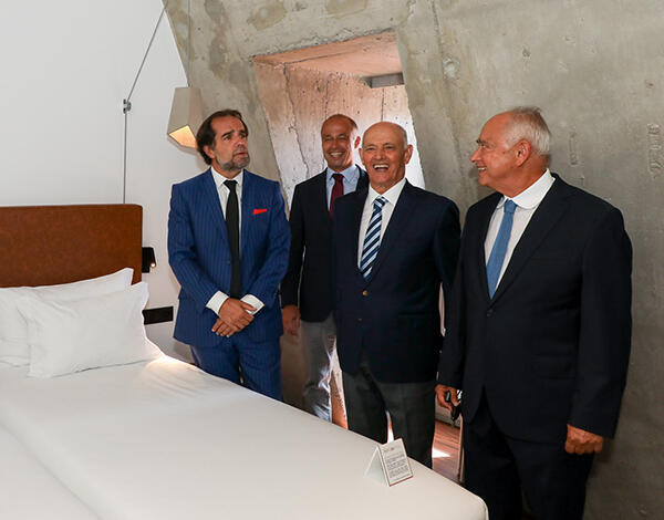 Albuquerque elogia irmãos Henriques e hotel Caju