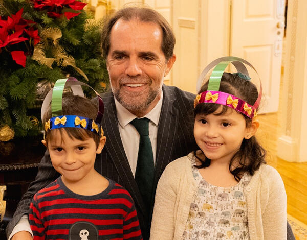 Miguel Albuquerque agradeceu aos alunos a visita e os temas musicais entoados alusivos aos Reis