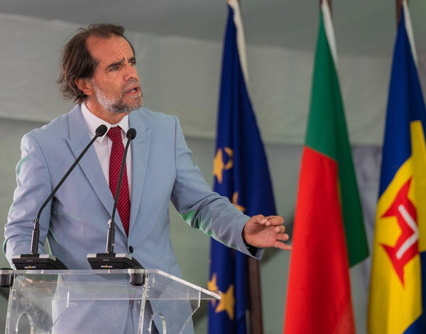 «Ninguém constrói sozinho»