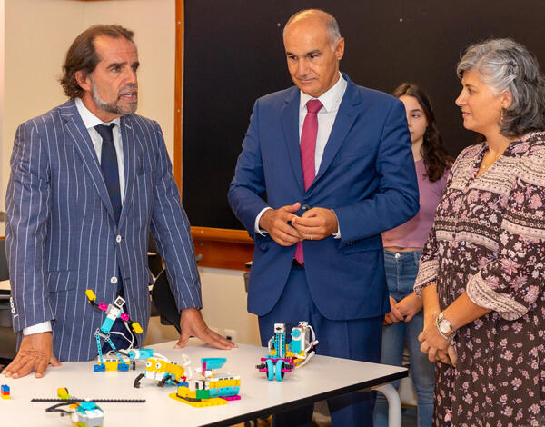 Todas as escolas terão uma “sala do futuro”