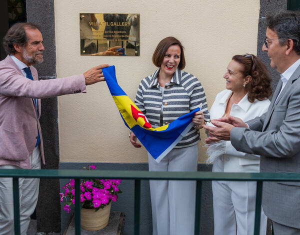 Albuquerque na inauguração da Villa Til Gallery