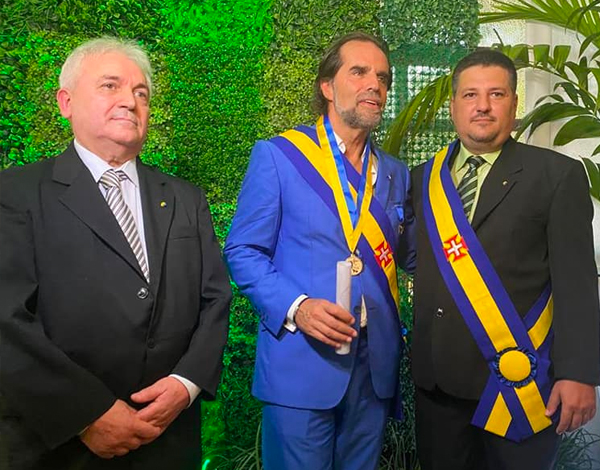 Albuquerque recebeu mais alta honra do Centro Social Madeirense