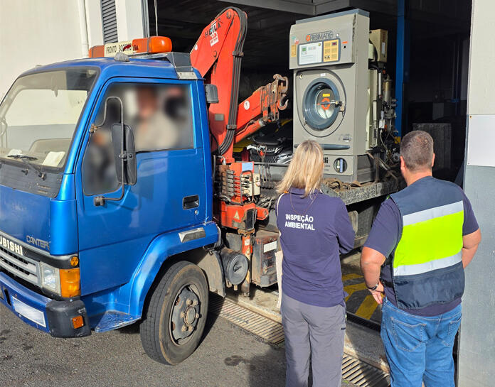 Inspeção Ambiental impede o desmantelamento de máquina de lavar com serviço de limpeza a seco. 