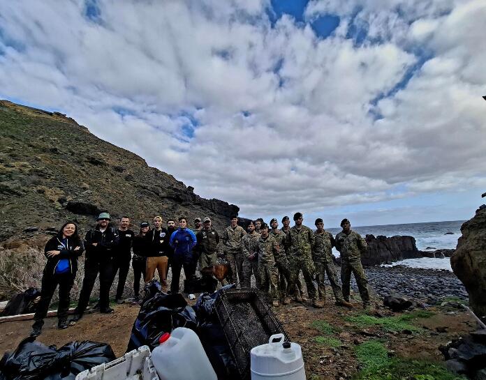 Ação de limpeza de lixo-marinho