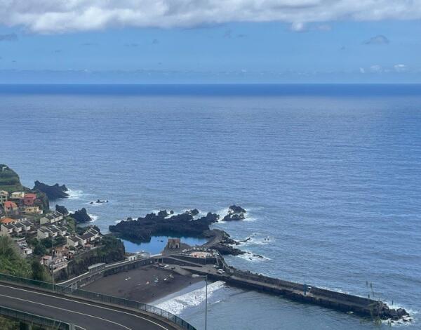 Água do mar em piscinas