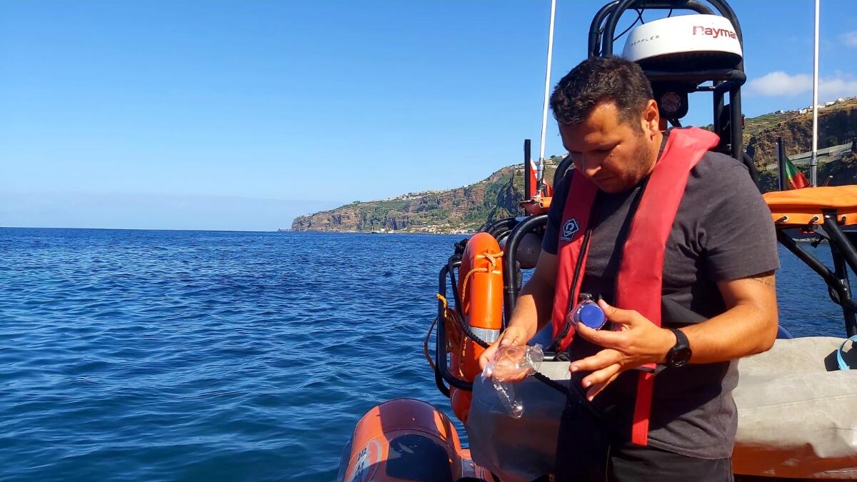 Recolha de amostras de água do mar