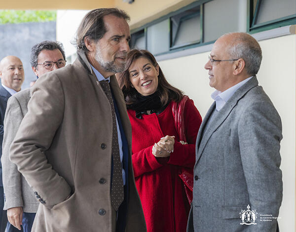 Comitiva pública e privada visitou o Pavilhão Gimnodesportivo do Caniço