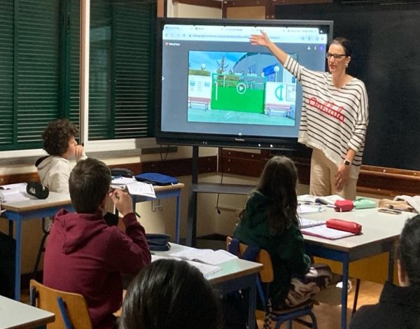 A Direção Regional de Educação, na qualidade de organização de acolhimento, recebeu duas docentes do Centro Ramiro Izquierdo 