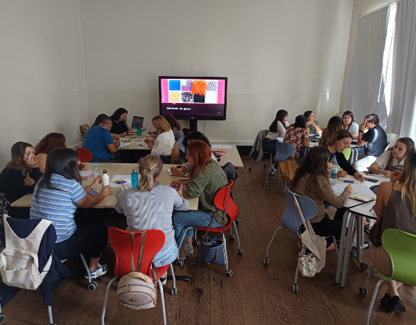 DRE promove formação para Assistentes Técnicos de Apoio Educativo Especializado