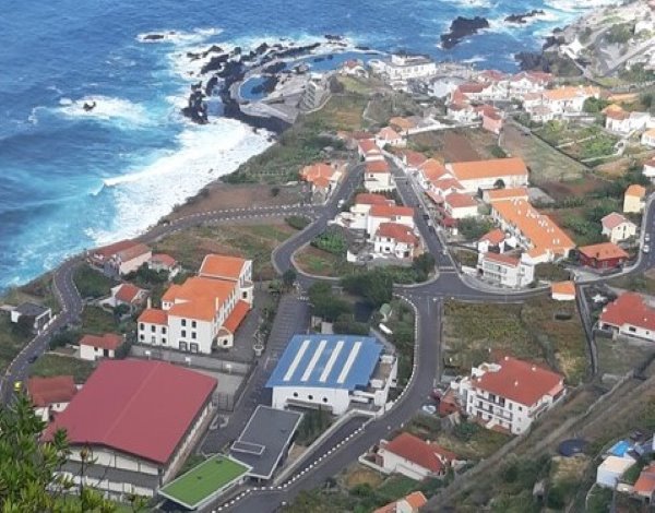 Escola Básica e Secundária com Pré-Escolar e Creche do Porto Moniz