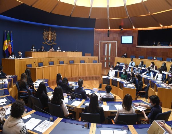 Parlamento dos Jovens: Jovens debatem “Fake News” na Assembleia Legislativa da Região Autónoma da Madeira