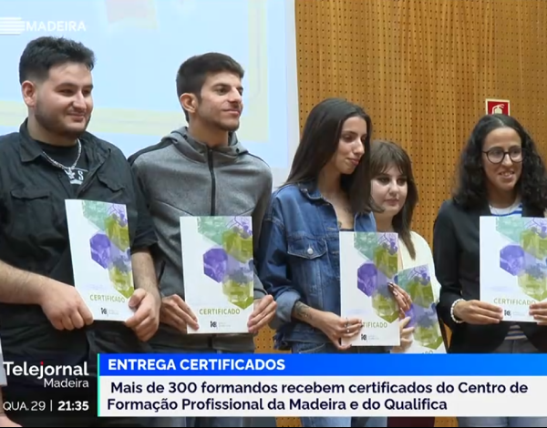 Mais de 300 formandos receberam os diplomas (vídeo)