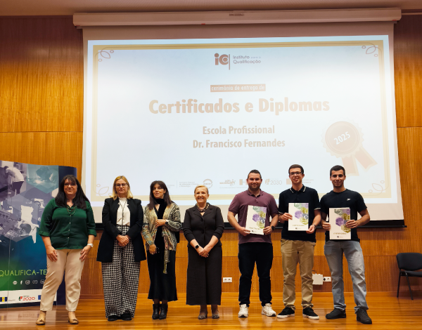 Escola Francisco Fernandes entregou certificados e diplomas