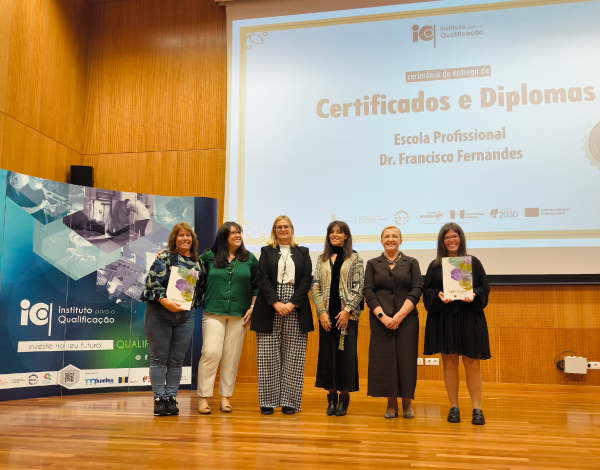 Escola Profissional Dr. Francisco Fernandes entregou certificados e diplomas a 131 formandos