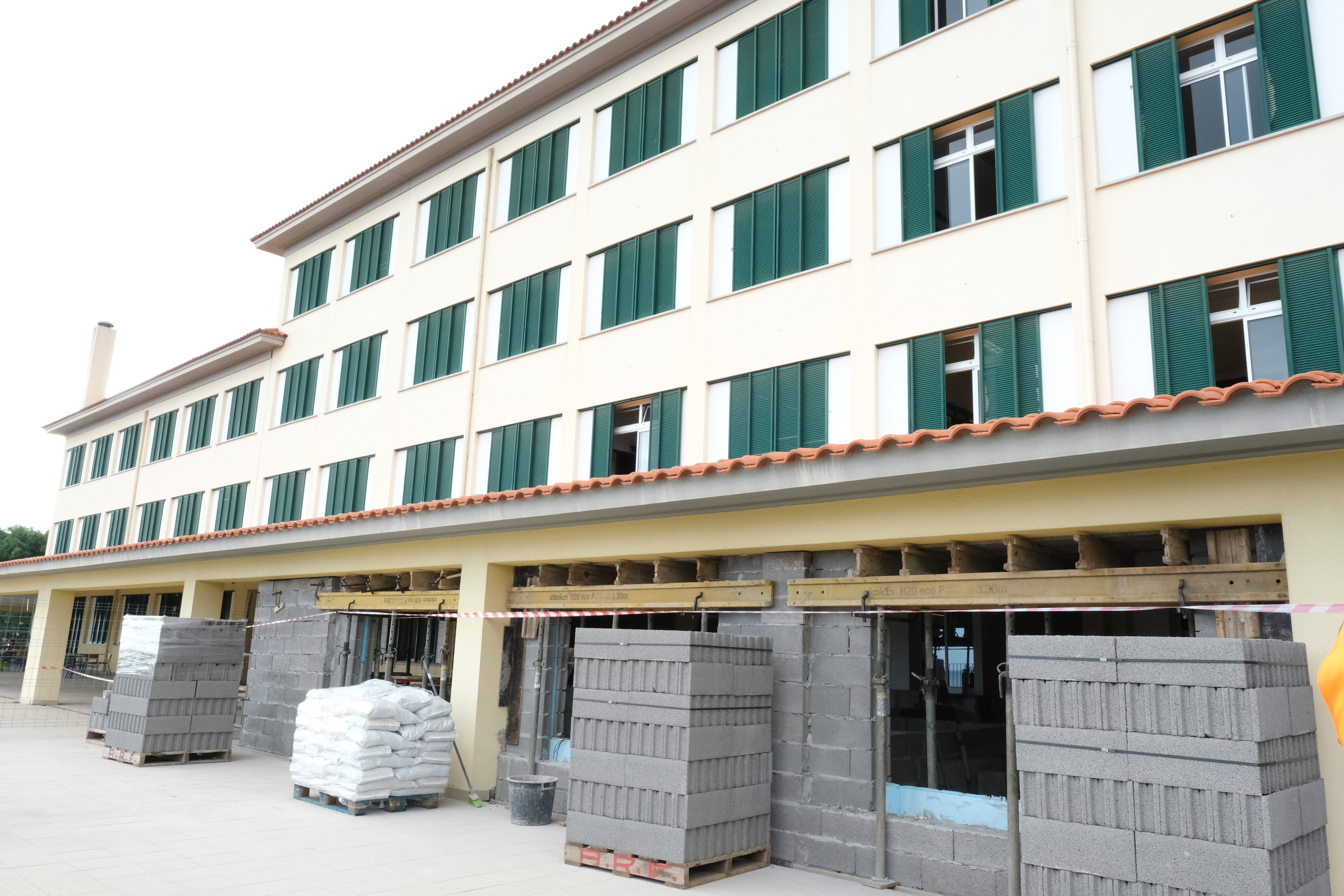 Construção de duas novas salas do pré-escolar na Escola Básica Bartolomeu Perestrelo