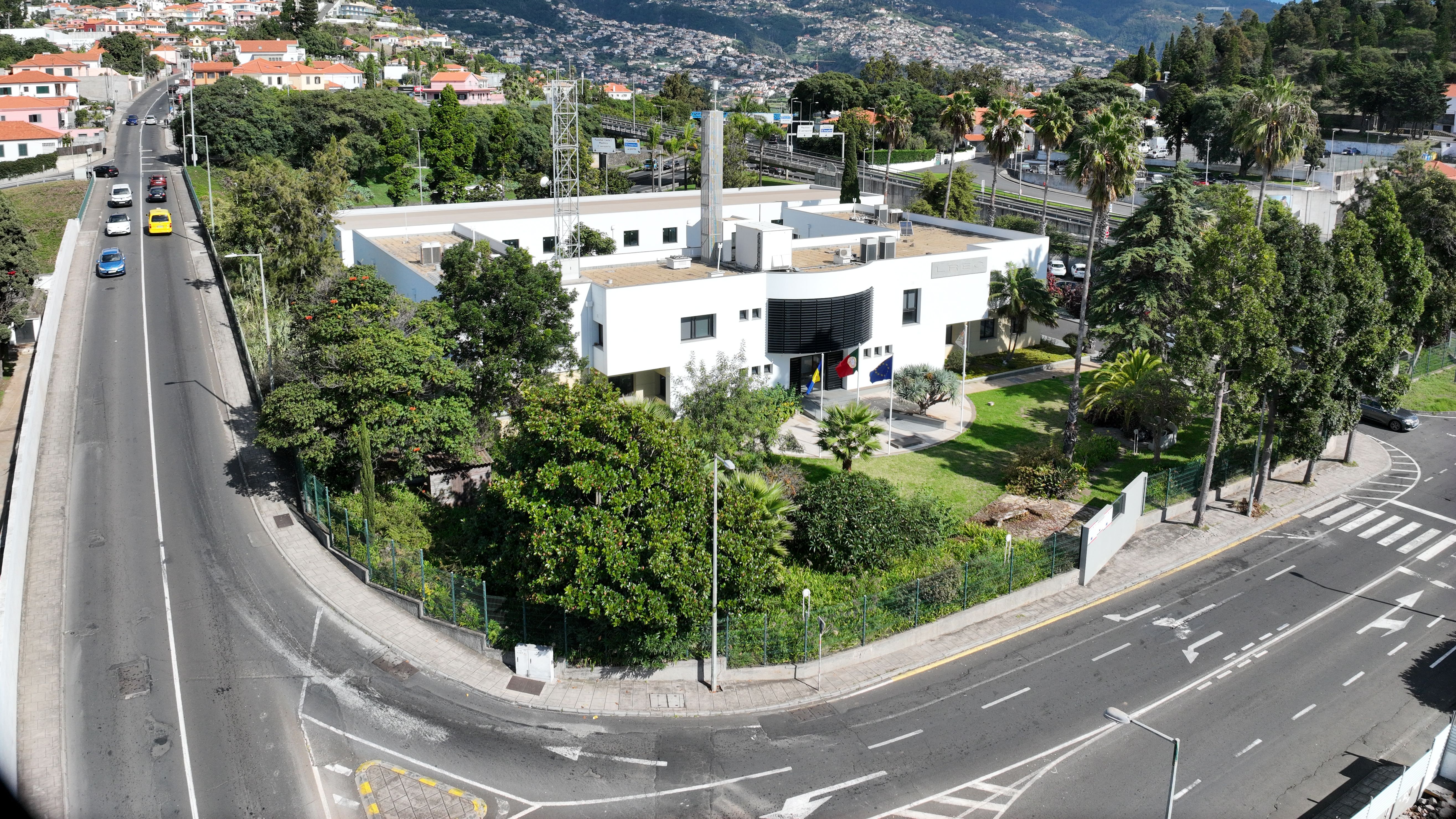 Trabalhos de melhoria de eficiência energética no Laboratório Regional de Engenharia Civil
