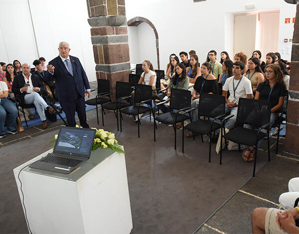 Pedro Ramos desafia jovens a prosseguir estudos na área da saúde