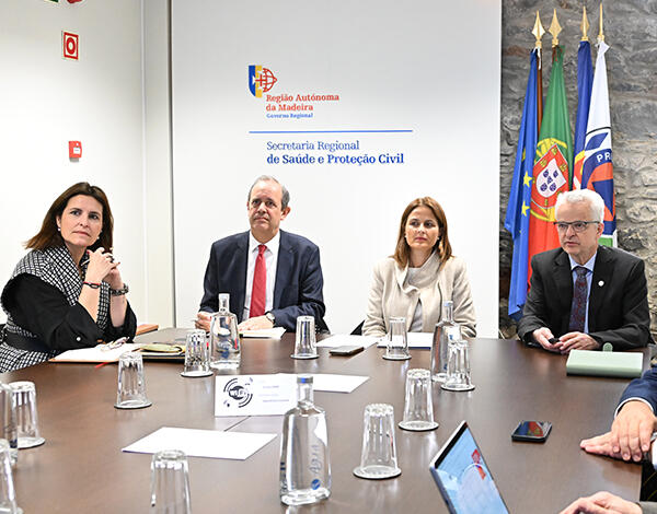 Micaela Fonseca de Freitas reúne com diretor do maior Centro Oncológico da Alemanha