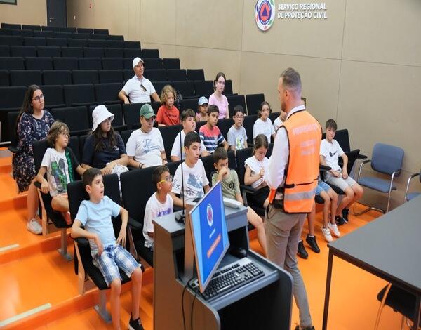 Proteção Civil recebeu a visita de crianças e respetivos monitores de um campo de férias de verão "Biblioteca a Brincar e a Aprender"
