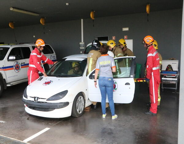 Proteção Civil implementa, pela primeira vez, formação de Salvamento e Desencarceramento em Veículos de Competição