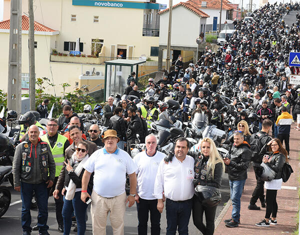 600 motas percorreram mais de 200kms em sinal de agradecimento aos nossos profissionais de saúde