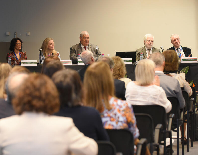 Pedro Ramos na abertura da 35.ª reunião anual de Pediatria