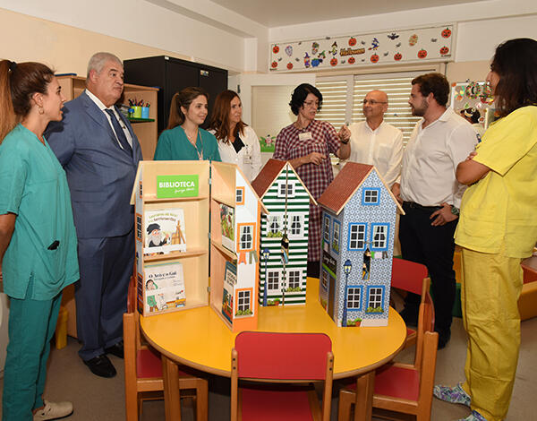 Crianças acompanhadas pelo SESARAM presenteadas com livros infantis
