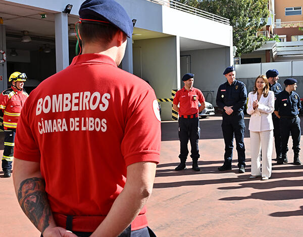 Secretária Regional visita Bombeiros de Câmara de Lobos