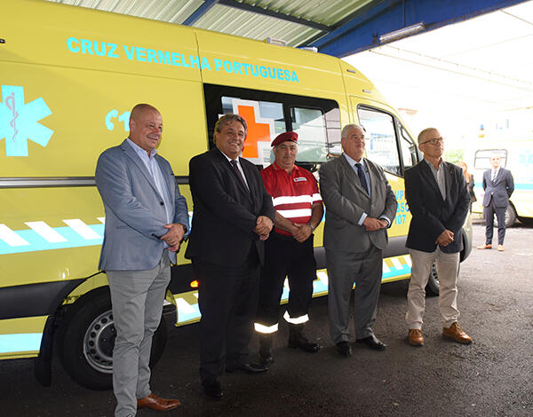 Governo Regional entrega uma nova ambulância à Cruz Vermelha Portuguesa