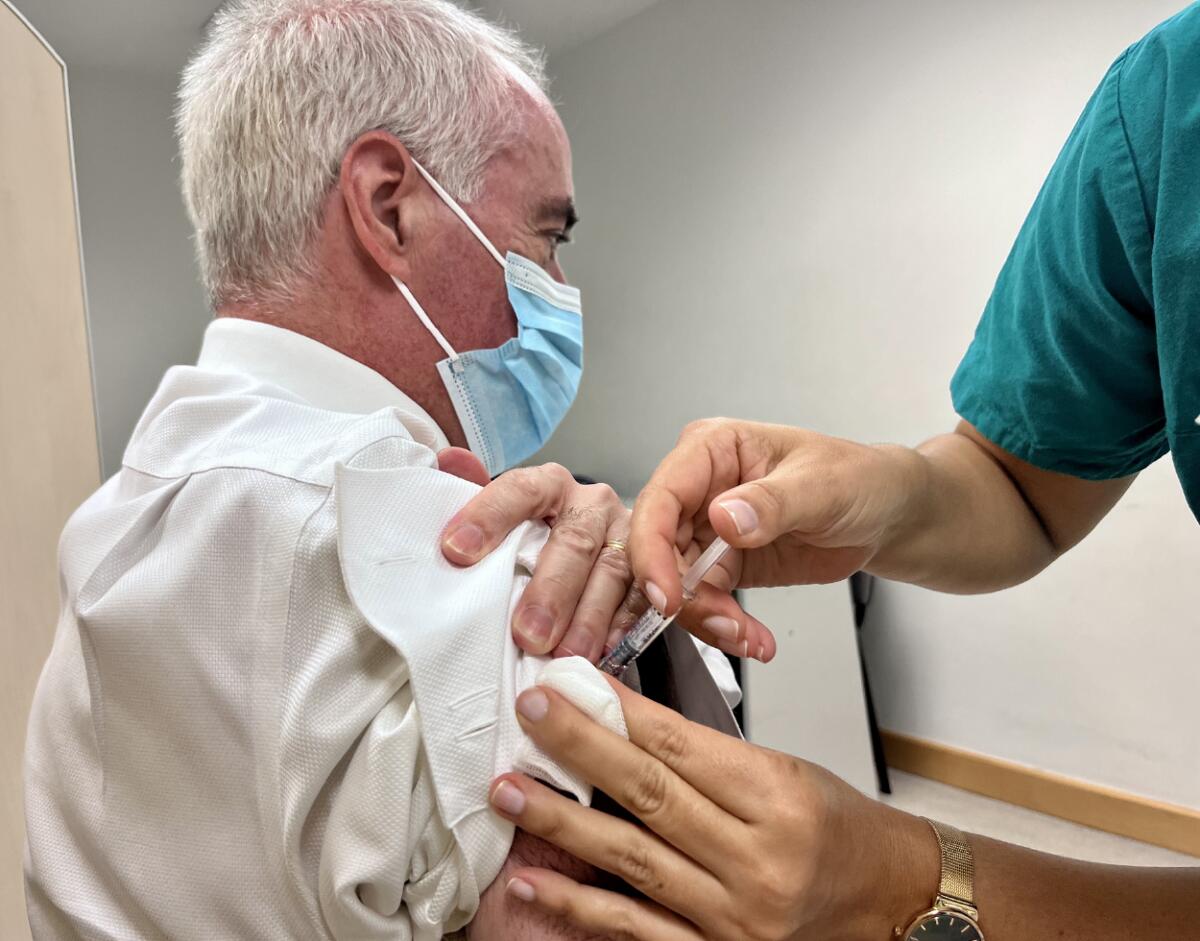 “A vacinação é uma arma que temos para nos protegermos durante este inverno contra a COVID-19 e contra a Gripe”