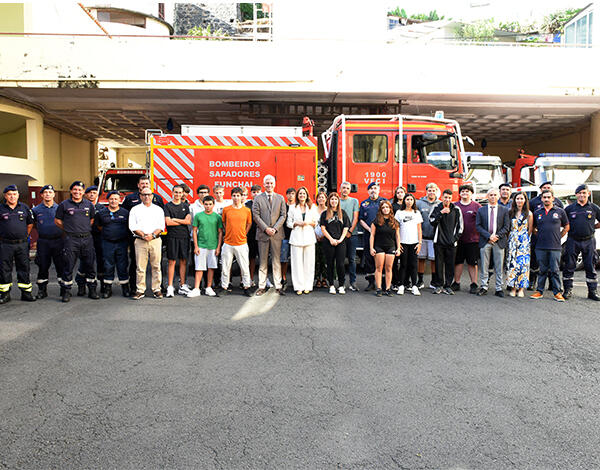 Micaela Fonseca de Freitas satisfeita com o início do primeiro Curso Profissional de Bombeiro na região