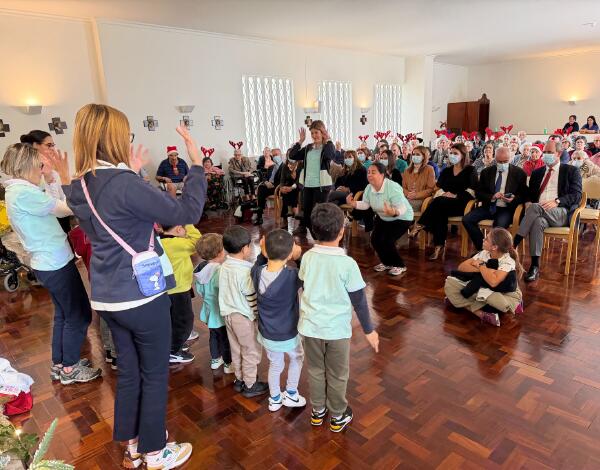 Micaela Fonseca de Freitas participa na Festa de Natal do Hospital Dr. João de Almada