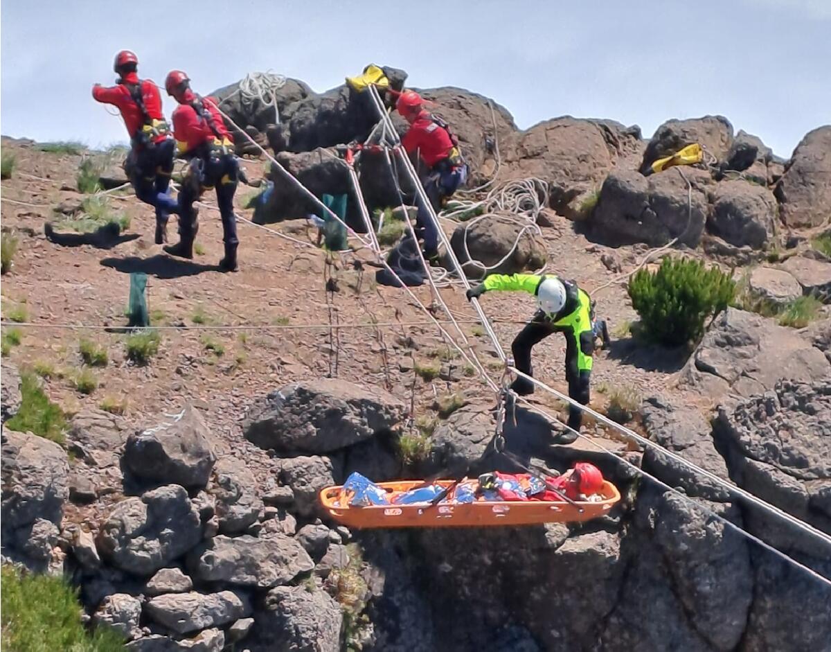 Proteção Civil implementa Curso de Salvamento em Grande Ângulo na valência de Montanha e Falésia