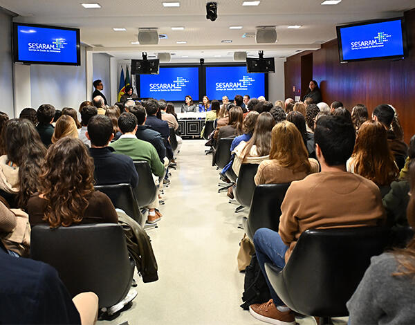 Micaela Fonseca de Freitas dá as boas vindas aos novos médicos internos do SESARAM