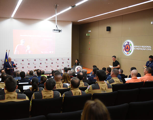 Assinatura dos contratos programa entre o Governo Regional e as AHBV RAM