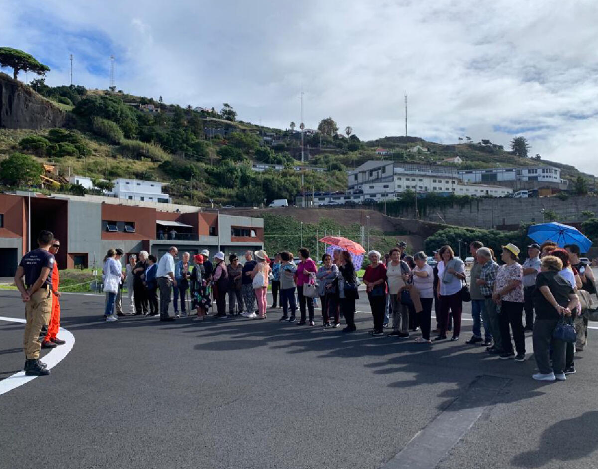 50 utentes do Centro Comunitário do Estreito de Câmara de Lobos visitaram a Proteção Civil