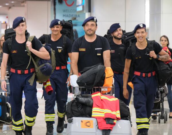 Bombeiros Madeirenses que integraram equipa destacada para combate aos incêndios no Canadá já regressaram à Madeira