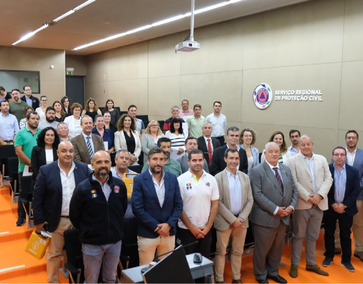 Cerimónia de Entrega de Desfibrilhadores Automáticos Externos às Juntas de Freguesia de Câmara de Lobos