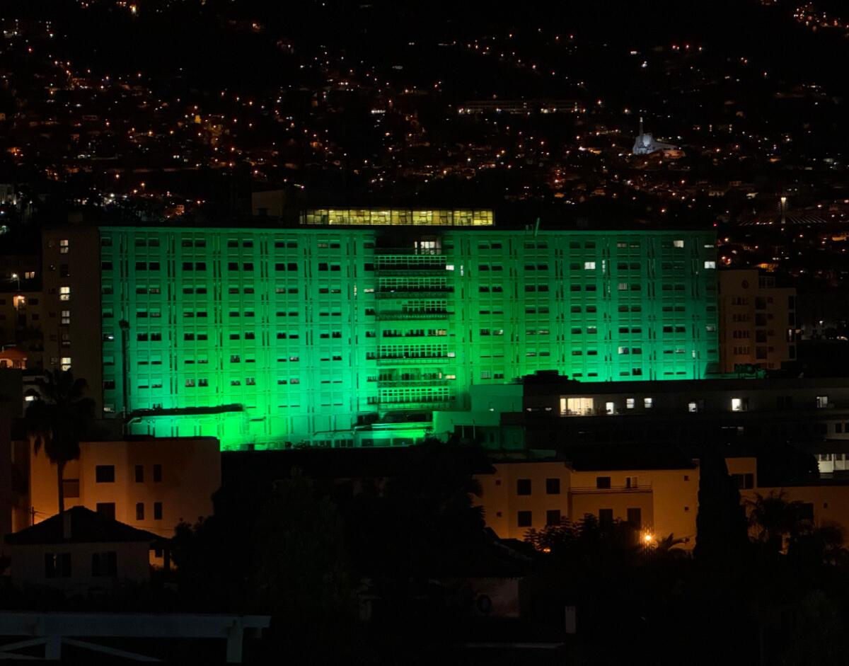 Edifícios da Saúde iluminados de verde para assinalar a Saúde Mental e combater o estigma