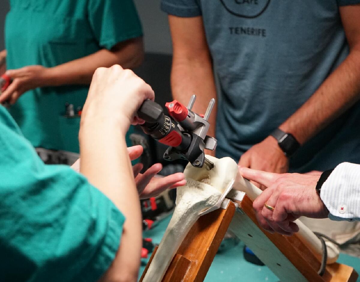 SESARAM promove formação sobre cirurgia de implante de prótese total do joelho